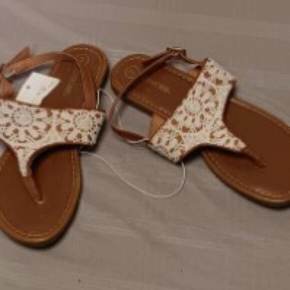 Girls Sandals By Target Size 2 Thong And T-Strap Embroidered, - NWT - Picture 6 of 15